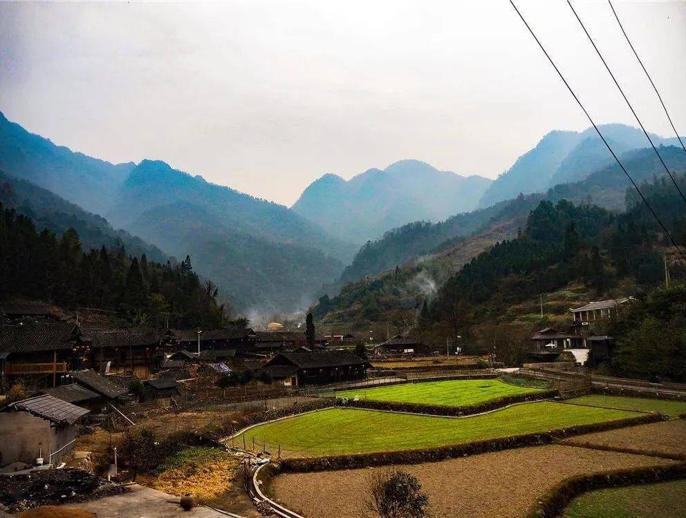 牧笛溪村,原名庙岗村,位于张家界市永定区西南端,与怀化市沅陵县接壤
