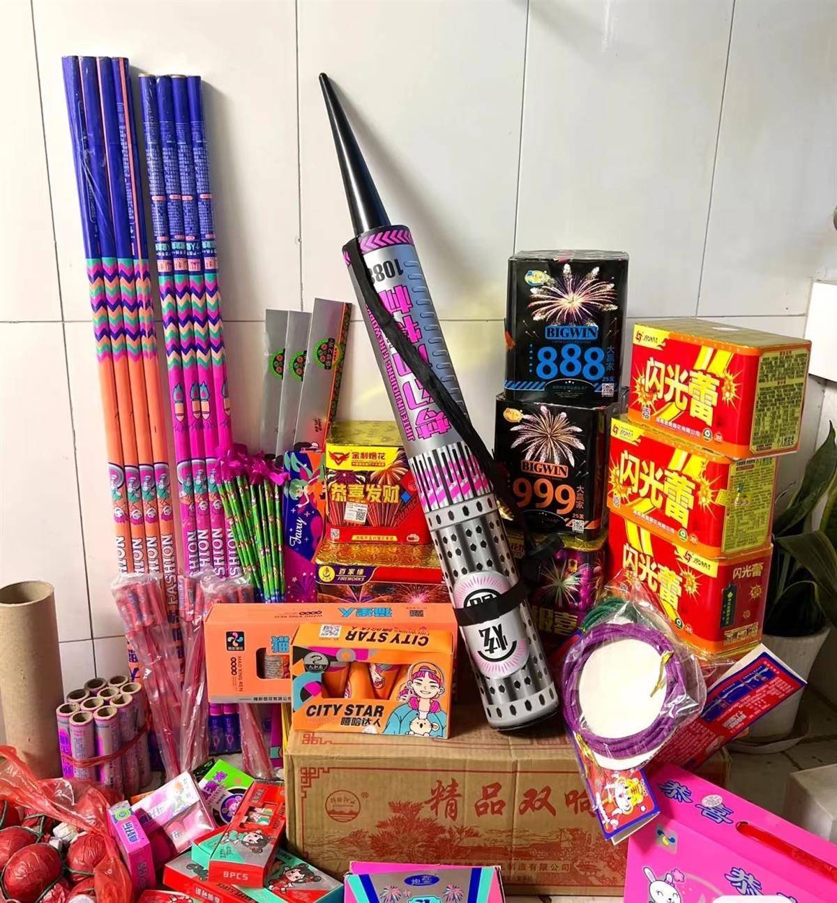 大连一经销商告诉记者,店内数千个"加特林"已经售罄,当前工厂已经订不