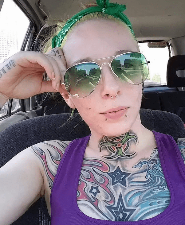 四年前她满脸纹身的入狱照被疯传,如今她终于醒悟,除掉了纹身.