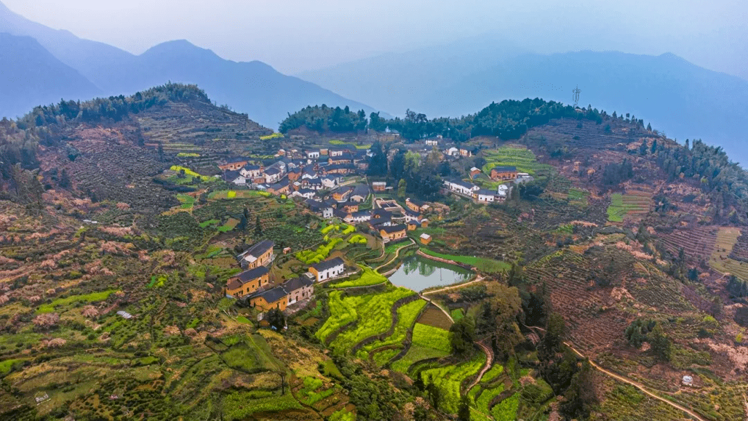 白际只有原生态的自然景观,在这里你可以领略到原汁原味的山寨风情,你