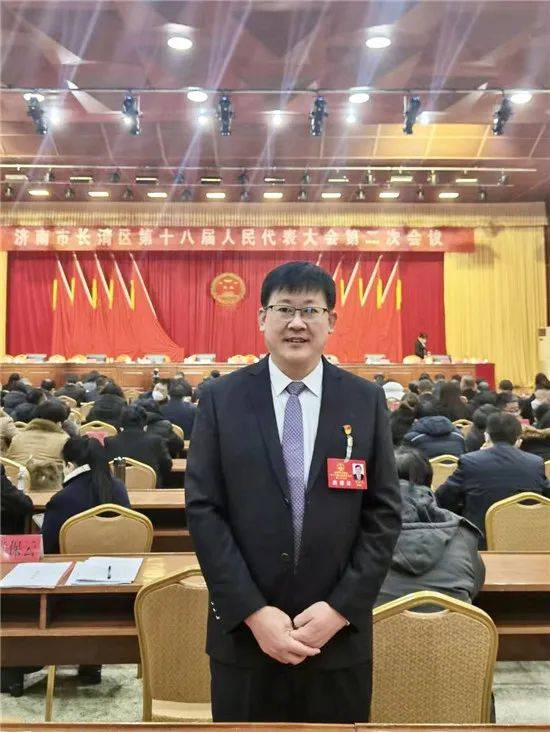 区人大代表,长清一中党委书记,校长黄继成告诉记者,今年让他印象最