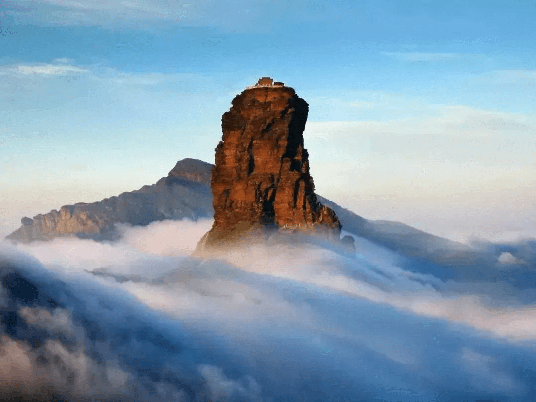 你会发现云瀑,禅雾,幻影,佛光这四大天象奇观,更是为梵净