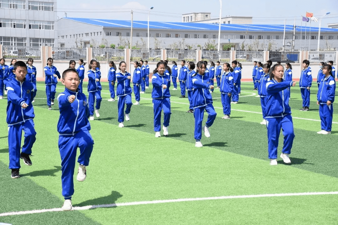 长春朝阳实验小学校服图片