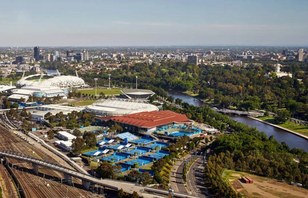 穿"百褶裙"的玛格丽特·考特球场 / populous_屋顶_建筑_场馆