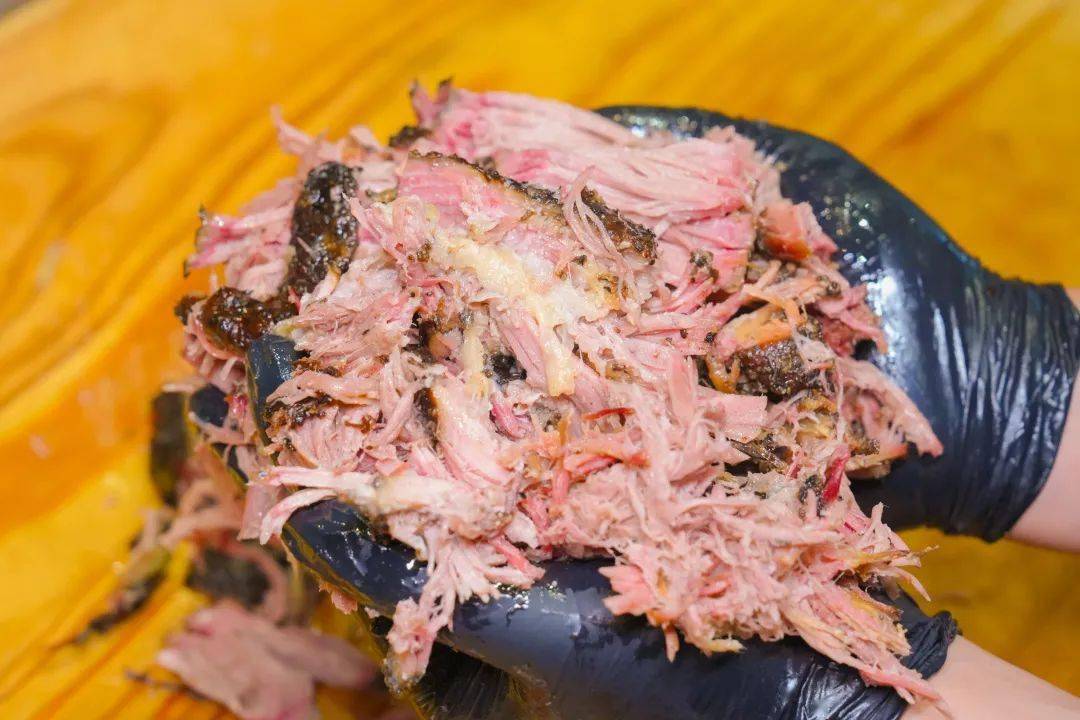 2023年的第一顿德州烟熏烤肉,苹果木足足低温慢烤18h~_香气_风味_牛小