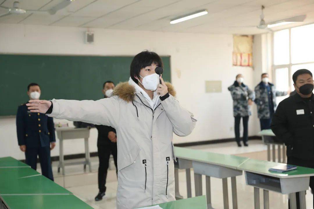 飛行對視力的要求很高.按空軍招飛標準