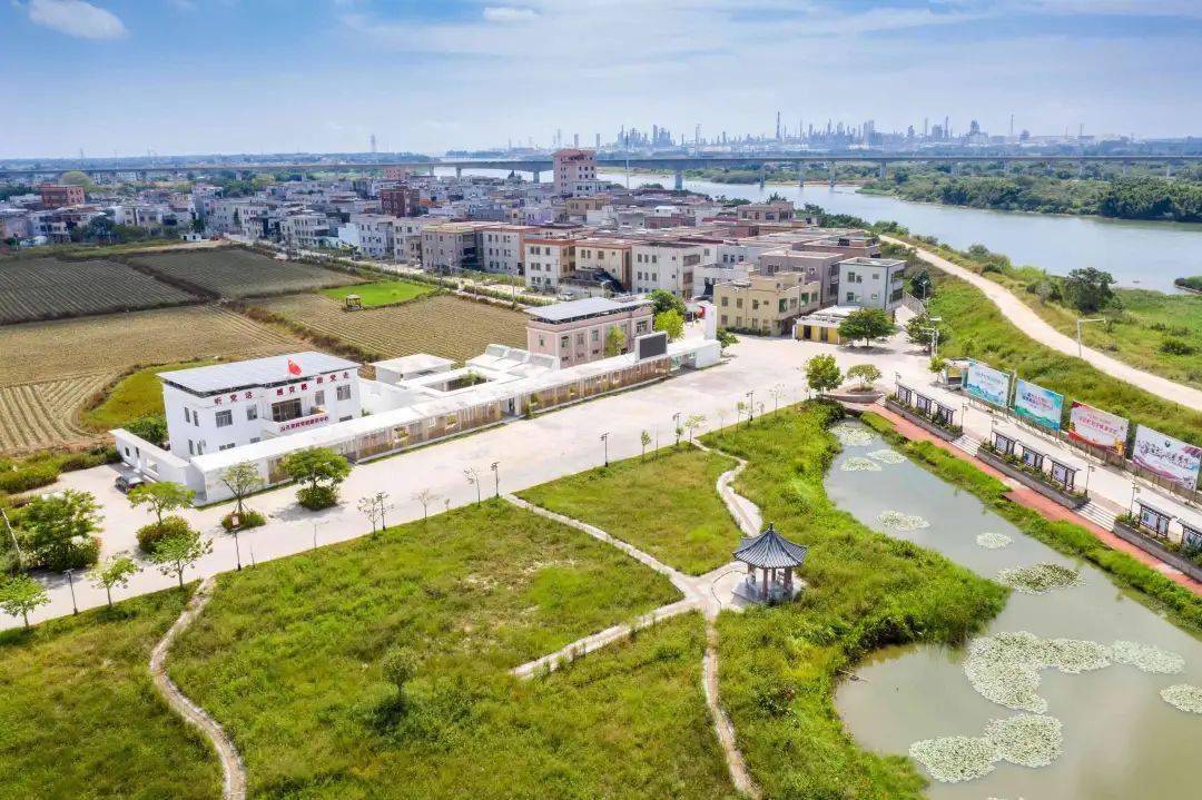 (摄影:陈其泰)图为揭阳市惠来县隆江镇凤光村航拍图.
