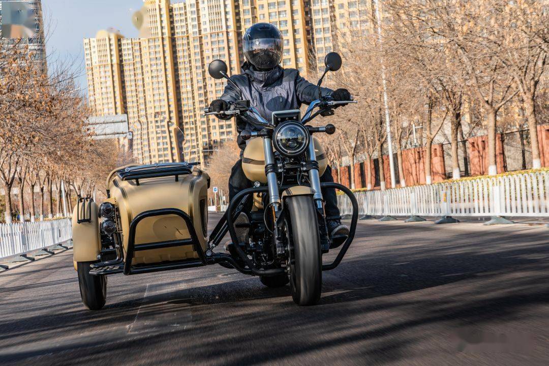 当v2发动机遇上侉子,试驾摩疆三叉戟丨把玩_搜狐汽车_搜狐网