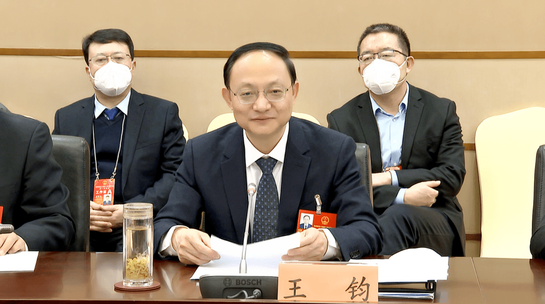 十四届人大一次会议金昌代表团举行分团会议 王钧主持_甘肃_草案_马丰