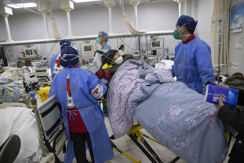 直击瑞金医院急诊抢救室:我们已经是满负荷救治_病人_患者_救护车