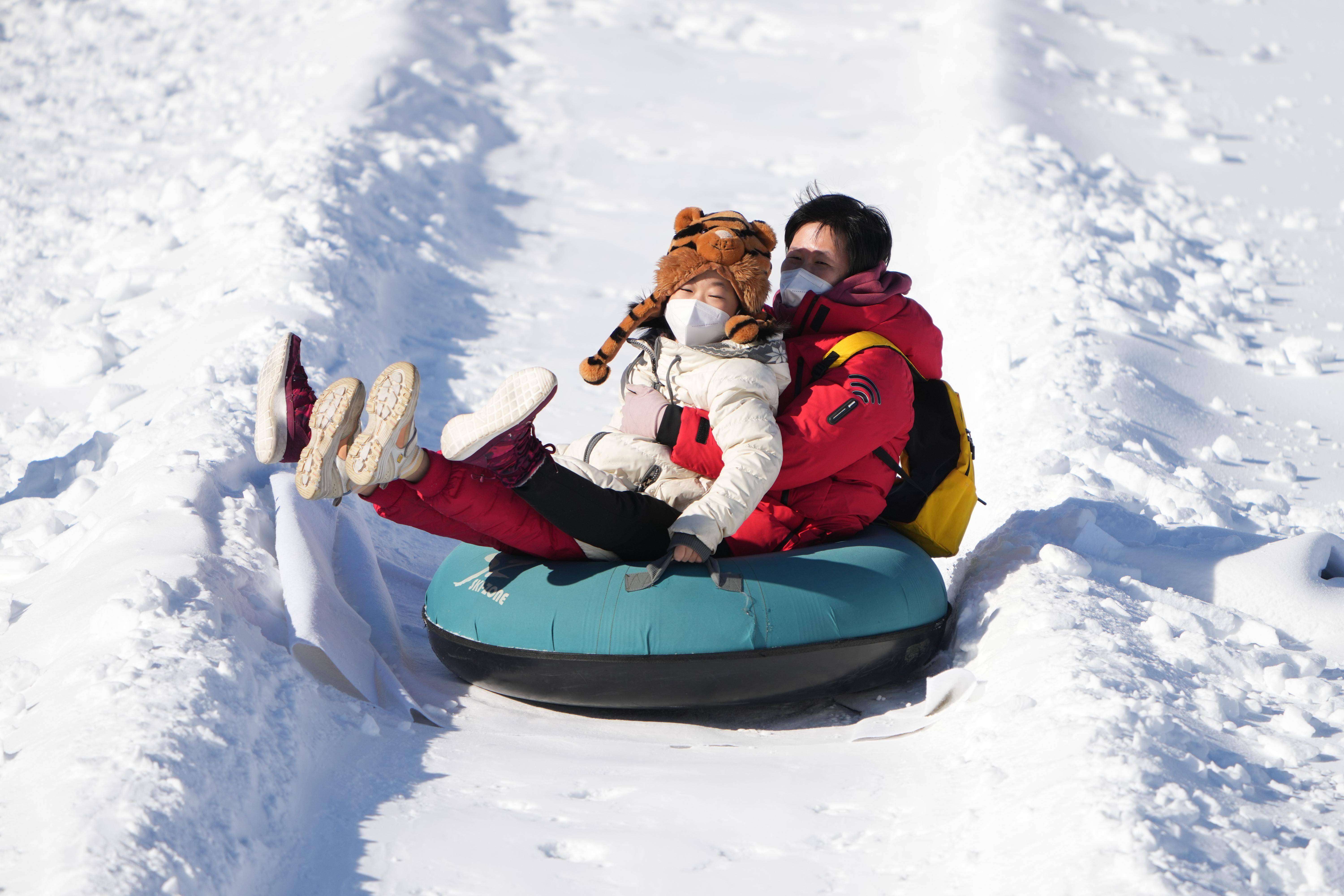 这是首钢滑雪大跳台在北京冬奥会后举办的首个冰雪嘉年华项