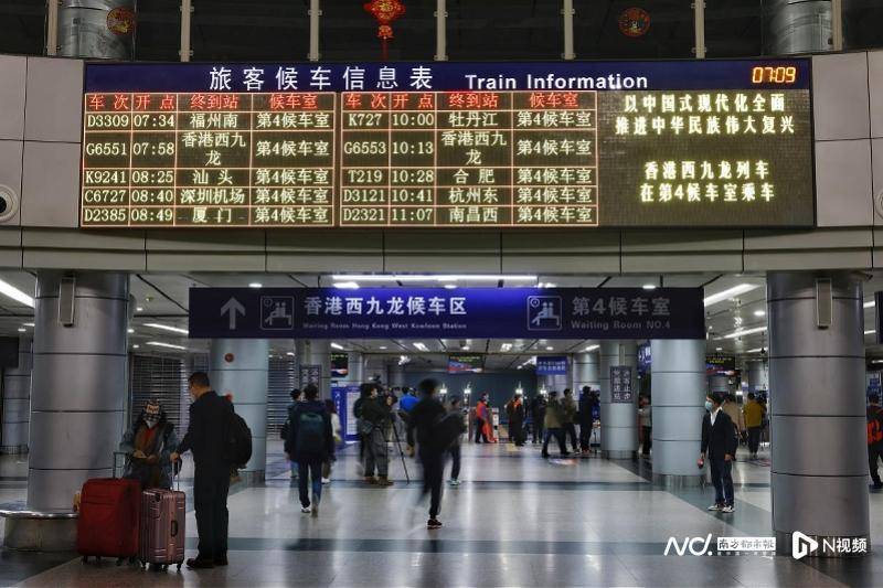 直击广州东直达香港高铁首发！有港人从上海飞来广州抢首趟车