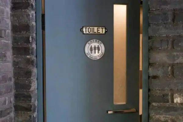 桂林一酒吧卫生间装双面镜?官方回应_隐私_厕所_玻璃