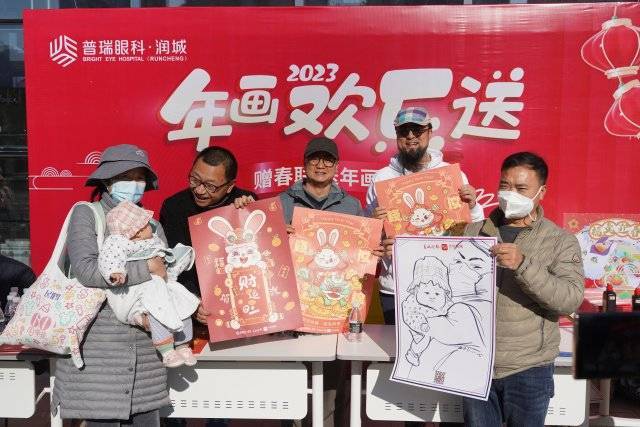 领年画、写对联、画肖像，那场“年画欢乐送”仪式感满满！