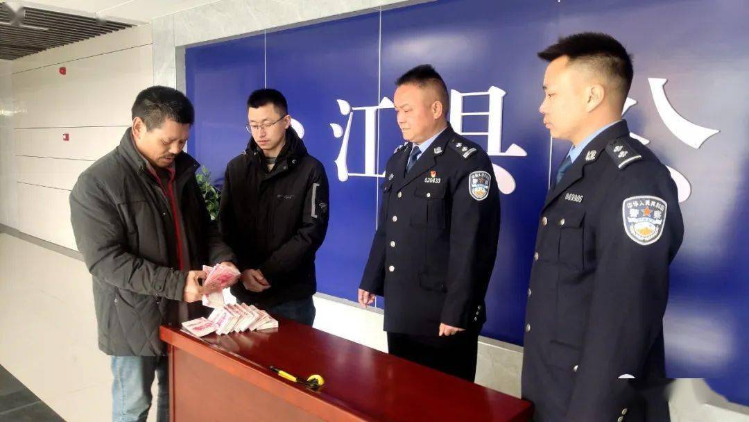 台江县公安局民警联合有关部门,及时排除化解因欠薪问题引发的矛盾