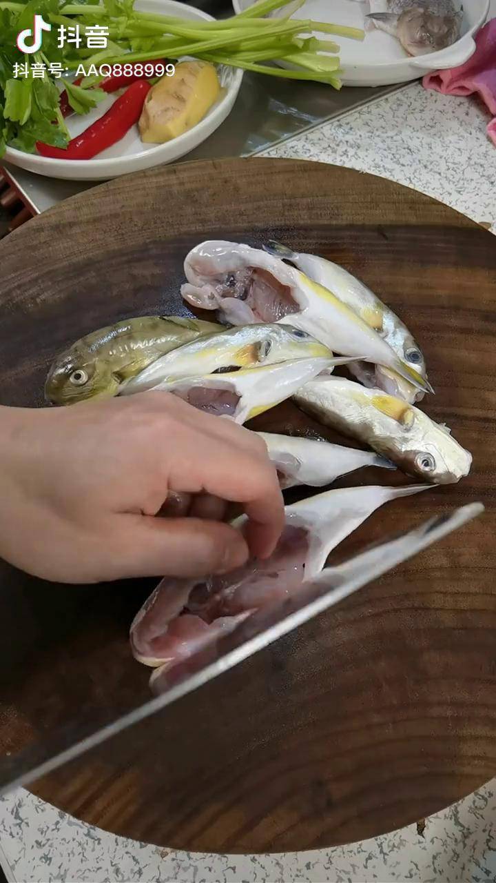 正宗潮汕做法乖鱼煮咸酸梅 肉质滑嫩,味道鲜美,值得推荐!