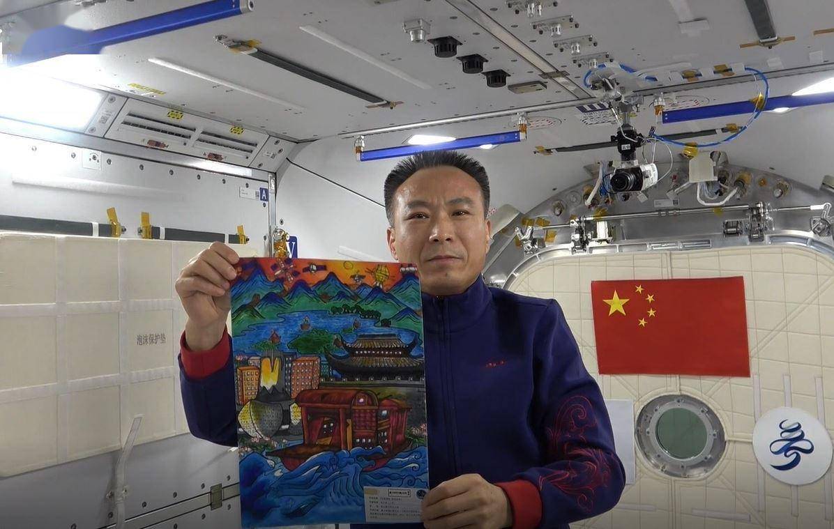 "圆梦乘组"助力"追梦少年"美梦成真_中国_天宫_空间站