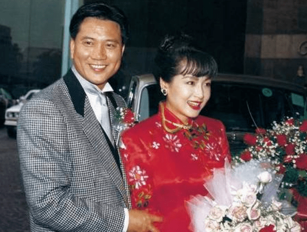 著名演员恬妞：与万梓良离婚后，现在人生状况怎样？_叶聪豪_父亲_黄蓉