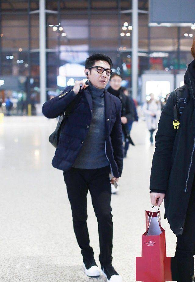 撒贝宁才是"反油腻"男人:西装革履,大衣叠穿,46岁依旧很有型_造型