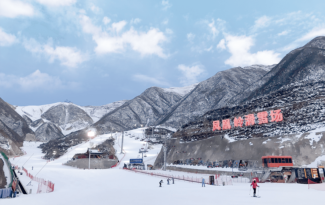 永靖县抱龙山凤凰岭滑雪场和政县松鸣岩国际滑雪场位于临夏州和政