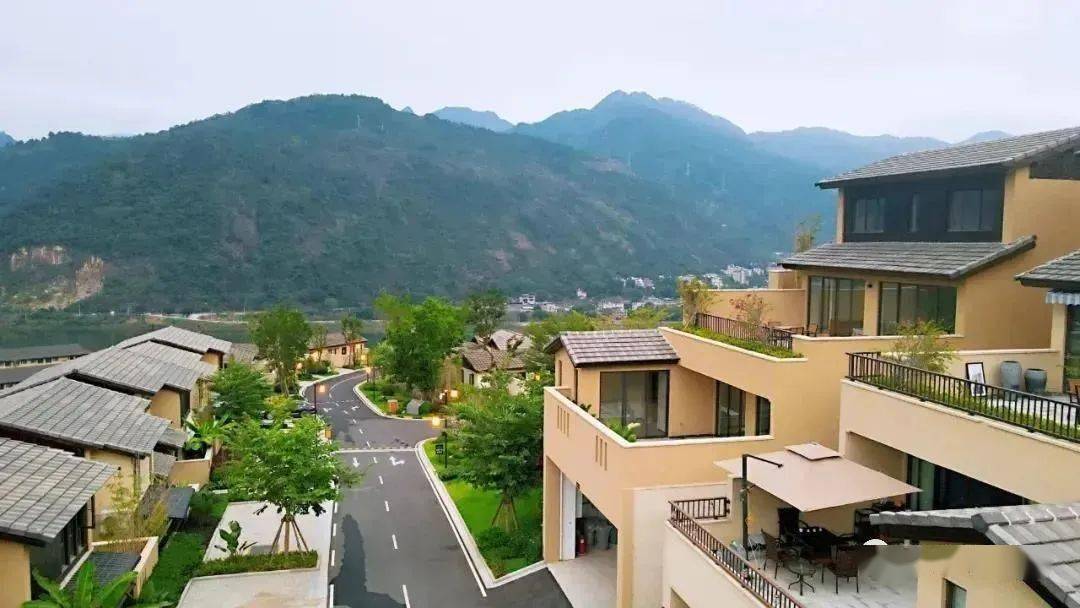 在百漈沟看天坑彩虹瀑布,在梧桐山外山体验温泉