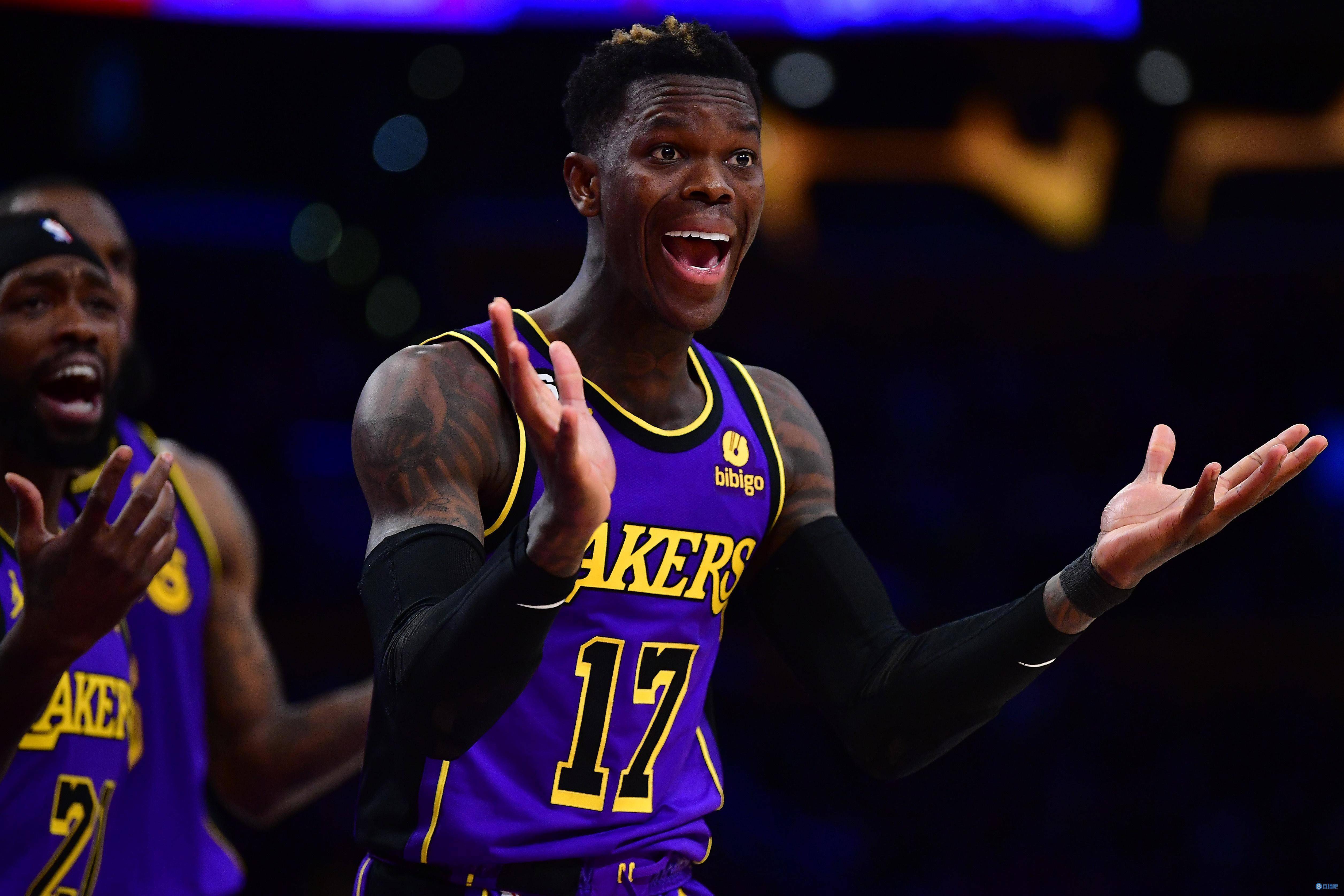 在湖人主场122-121战胜灰熊的比赛中,施罗德最后时刻用抢断上篮2 1