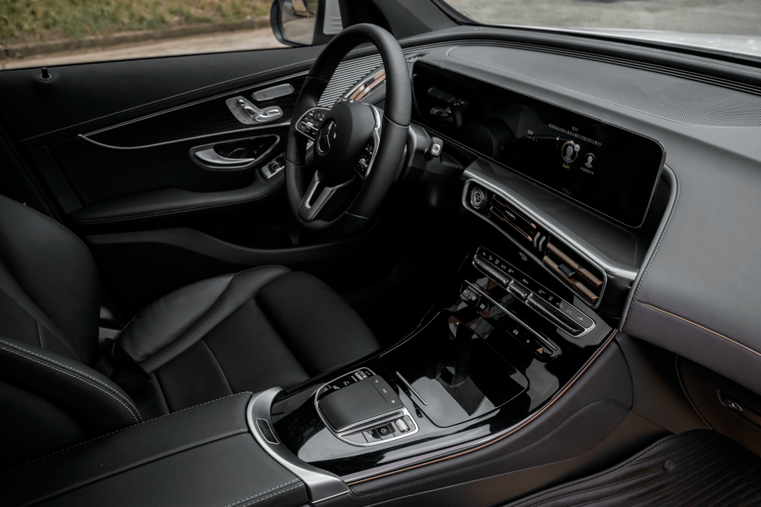 当然不会让人失望,淘一辆奔驰eqc吧_搜狐汽车_搜狐网