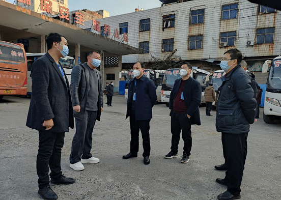 杨国基实地察看了车站的售票厅,候车厅,停车场,调