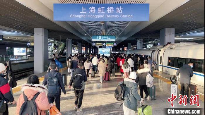 铁路上海站迎春节返程客流最顶峰