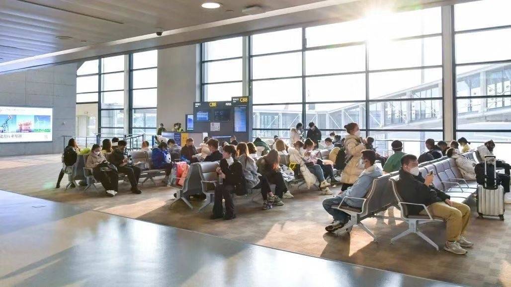 春节假期上海机场客流超135万人次，恢复至2019年六成