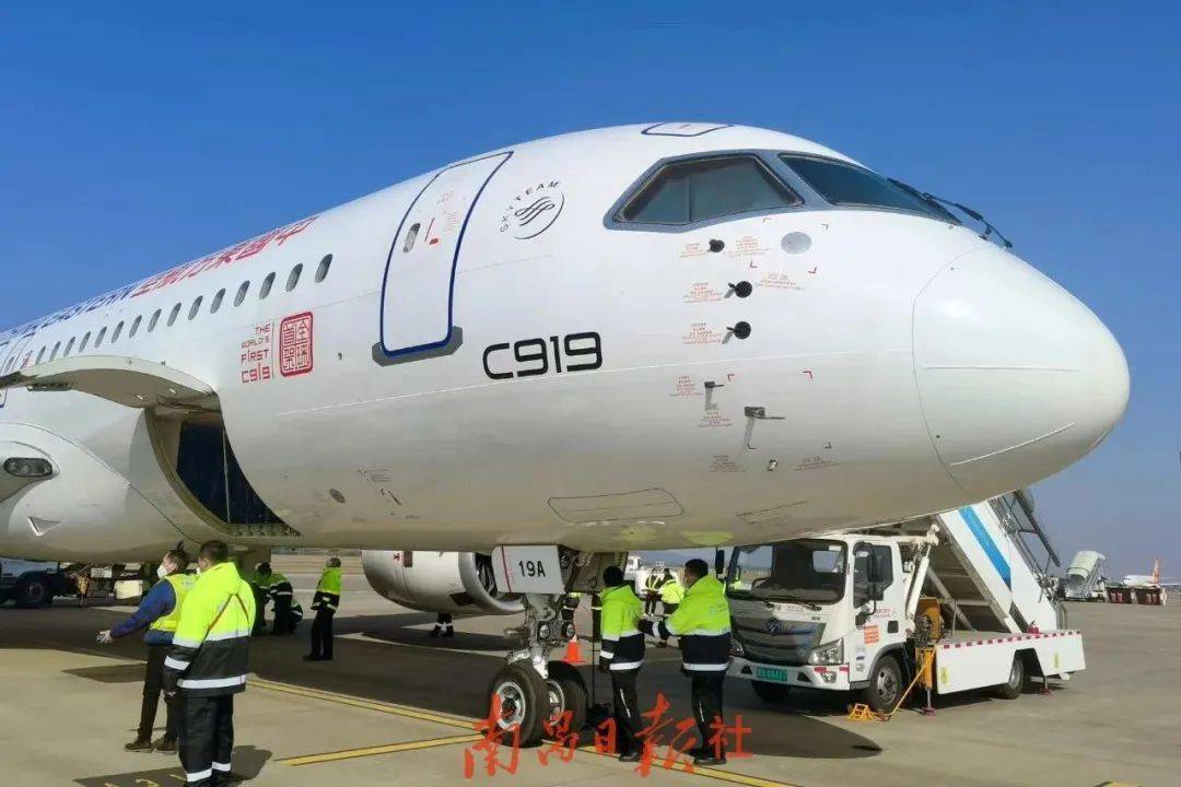 c919國產大飛機首次亮相昌北機場!_南昌_飛行_東航