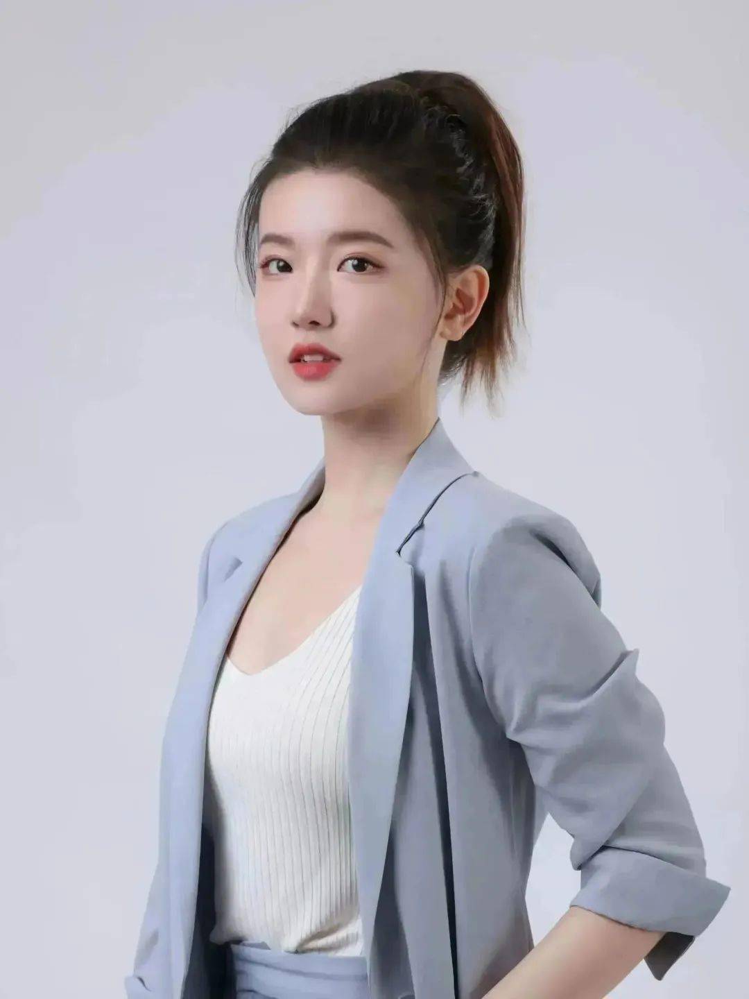 孟羽童自2011年起在石外初中,高中就读2017年被保送