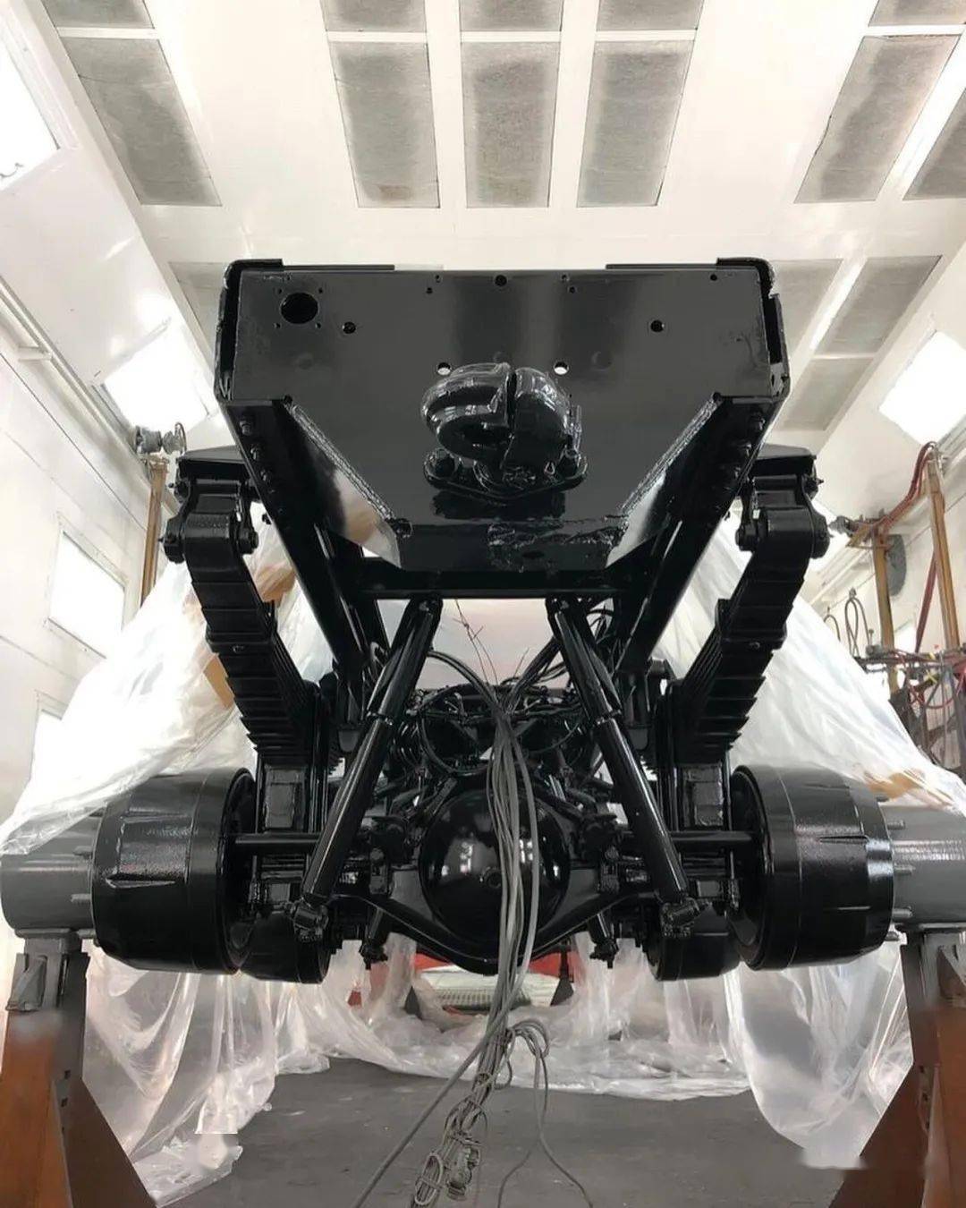 当斯太尔91遇见时尚房车 老外用军版1491 6x6底盘改装的越野房车效果