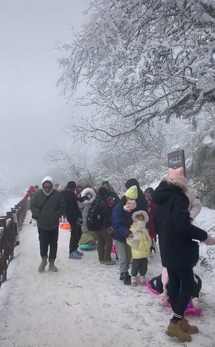 四川瓦屋山景区今日起全面恢复开放 受索道毛病影响的旅客可三年内免费游览一次