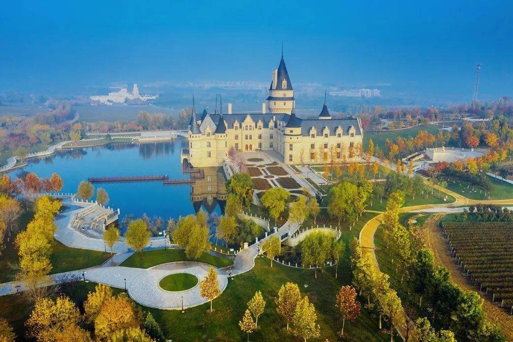 烟台可雅白兰地酒庄烟台张裕卡斯特酒庄除了葡萄酒生产酿造,工业旅游