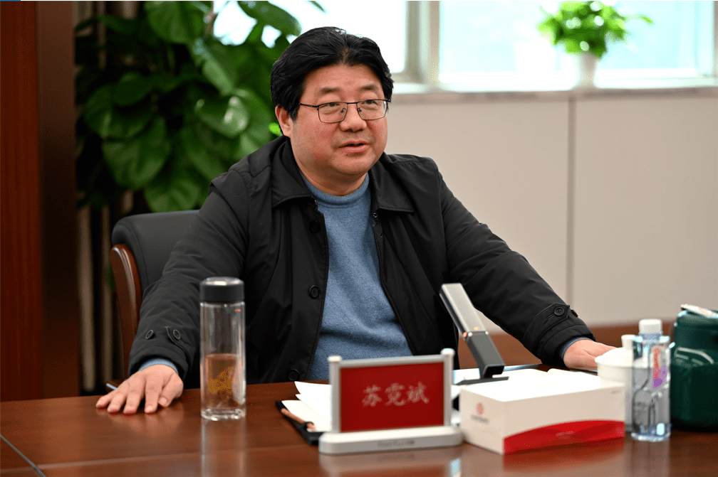 会上,武汉农村商业银行党委书记,董事长白俊伟对青山区"四大家"领导