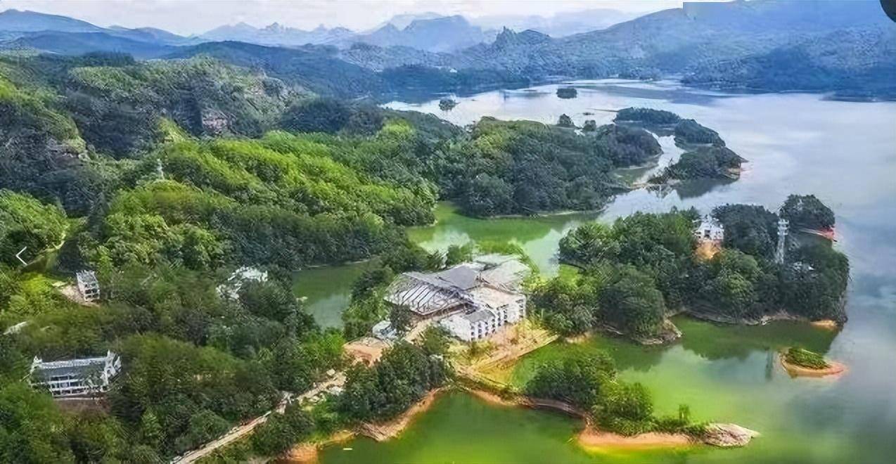 后前往甘露别院,参观国学图书馆,安养禅房,正念大道,品一杯手工咖啡