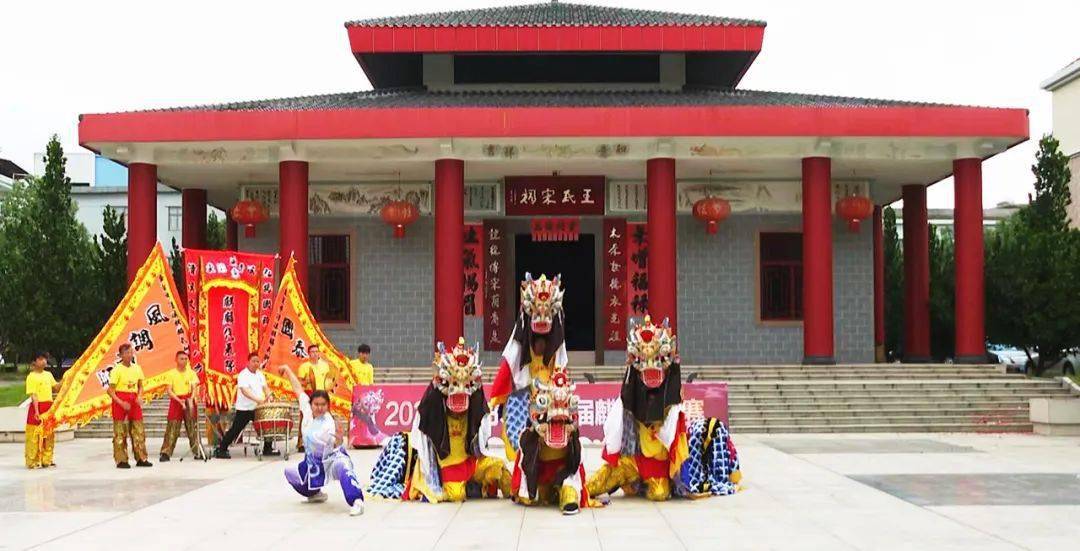 《麒麟献瑞庆升平》,中山市三角镇三角小学《舞与麟比》,东莞清溪麒麟