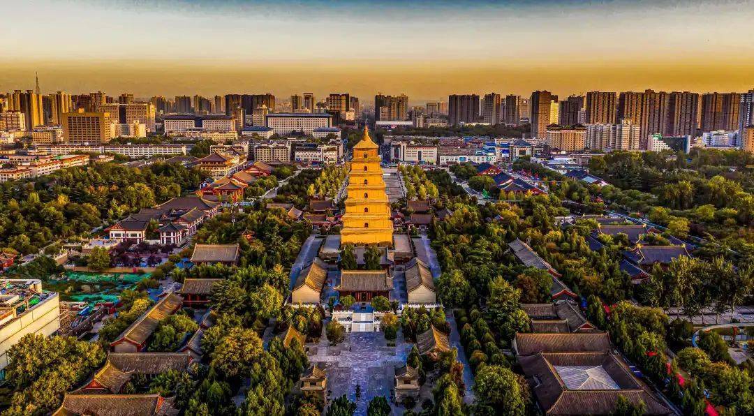坊——大唐不夜城早餐后乘车游览【汉城湖景区】,(大风阁门票自理)