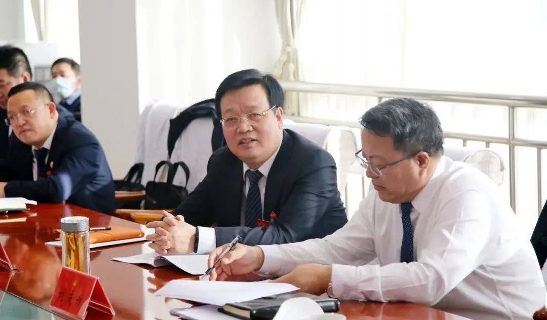两会要闻丨区委书记张聪与代表委员审议讨论政府工作报告_发展_宣化