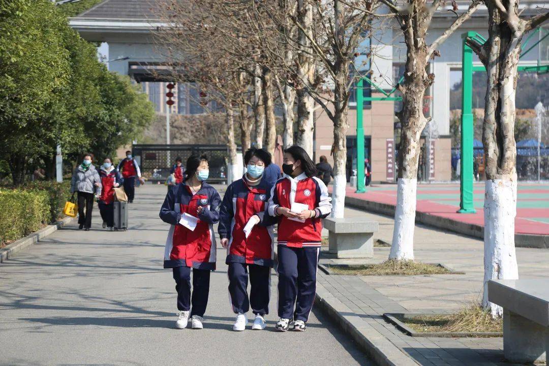 贵阳市乌当中学学子返校现场北京师范大学贵阳附属中学(高中部)学子