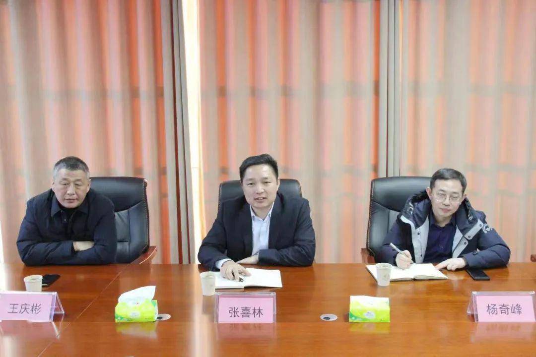 出席签约仪式的有中国水利水电第十一工程局有限公司副总经理张喜林