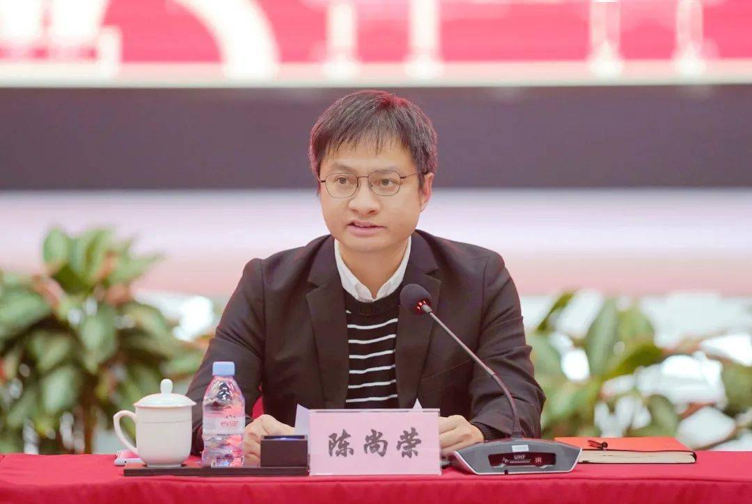 镇党委副书记,镇长陈尚荣主持会议,镇领导杜学民,丁金诺,何庆华,方惠