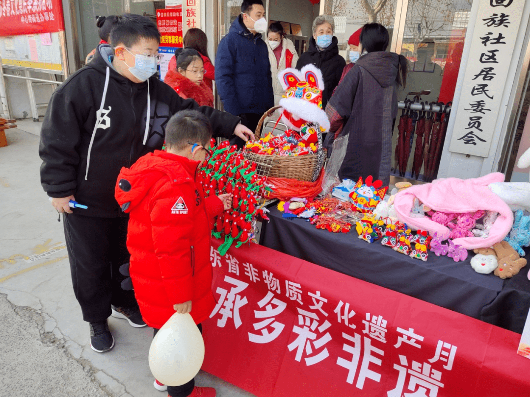 矿区街道联合东花园社区与辖区居民共同举行"巧手做灯笼,欢乐闹元宵"