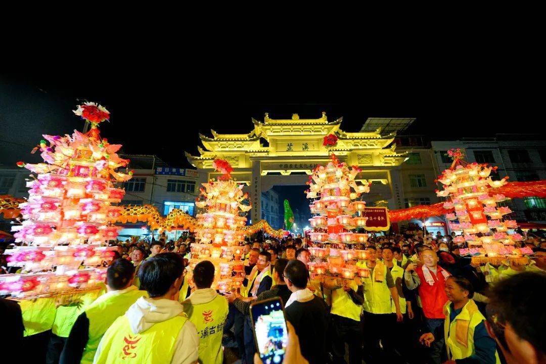 连城芷溪花灯热闹上演_队伍_历史_游客