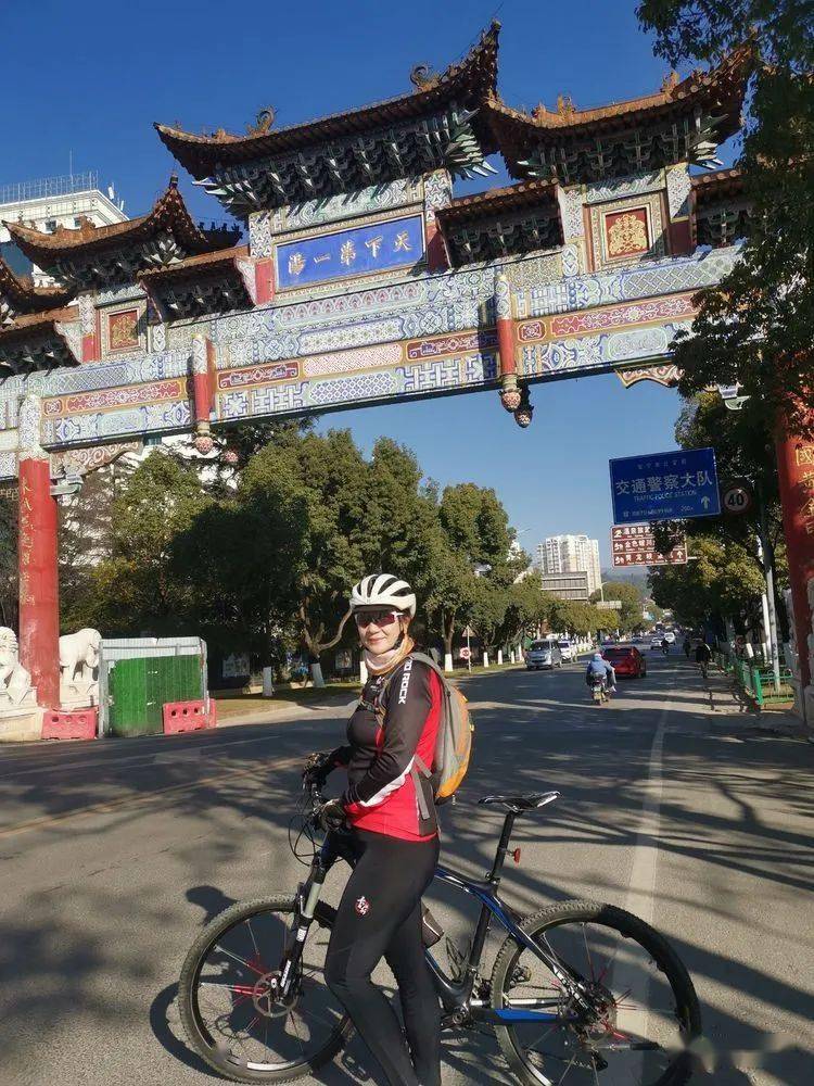 "天下第一汤"温泉牌坊到达安宁市碧鸡关强林石化加油站,从很多年前起