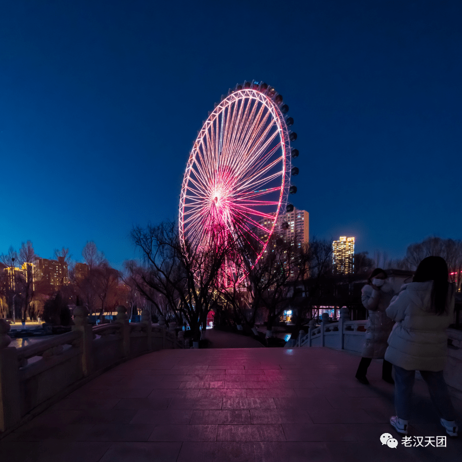 西宁北川万达灯光秀图片