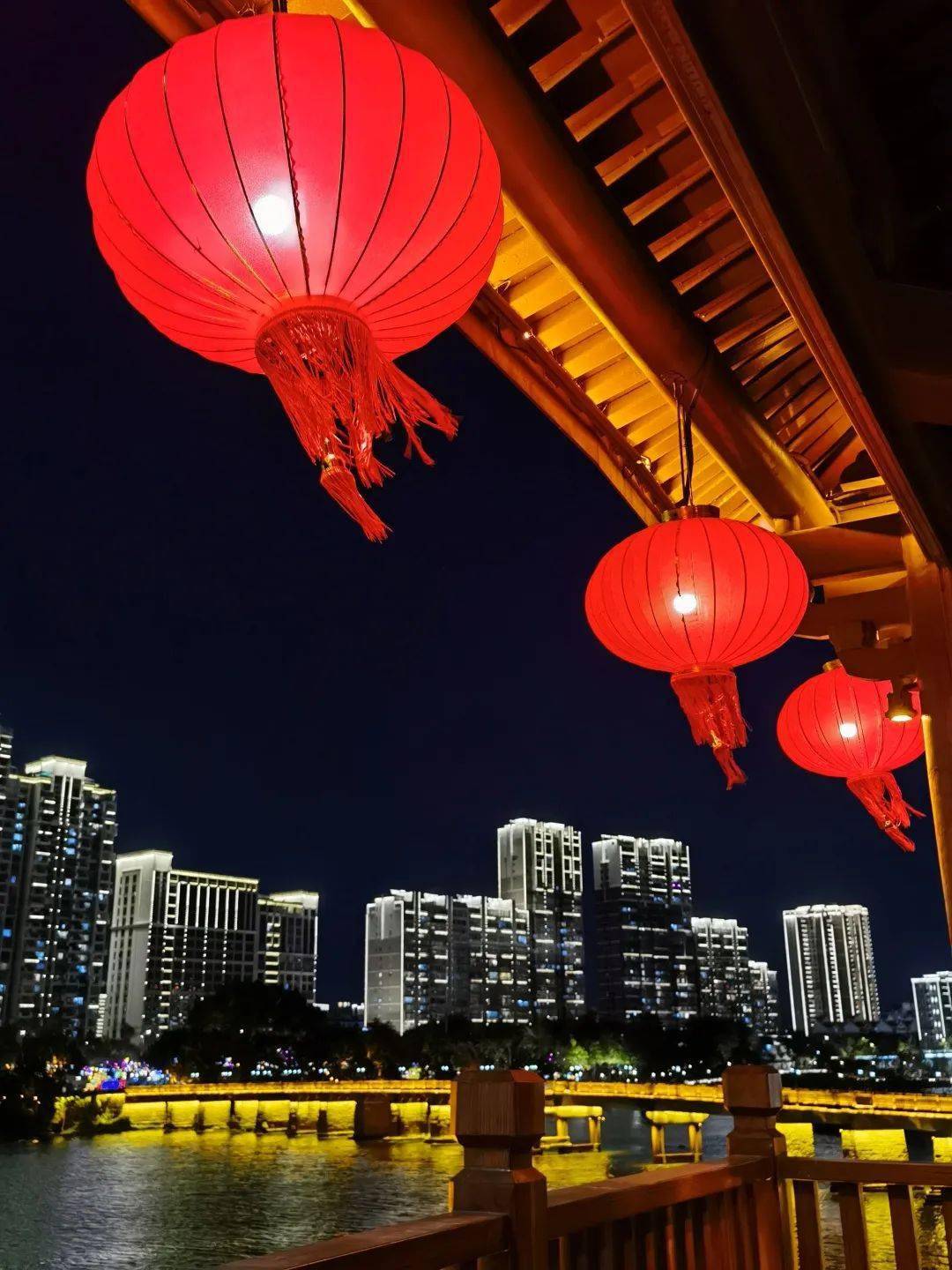《灯火良宵》龙岩中院 张嘉媛《灯丛彩蝶》马尾法院 方圆《拔河闹元宵