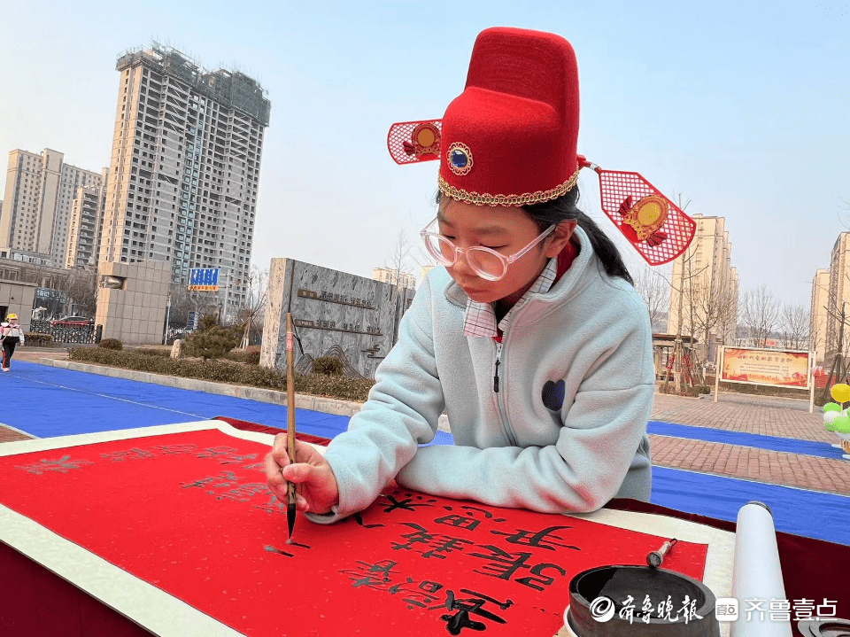 戴上“状元帽”、写下姓名,开学首日祝福同学们金榜题名_济南_中小学_市中区