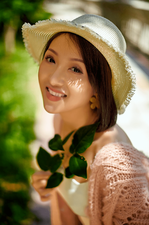 杨露露,遵义市音乐家协会会员,遵义市合唱学会副秘书长.